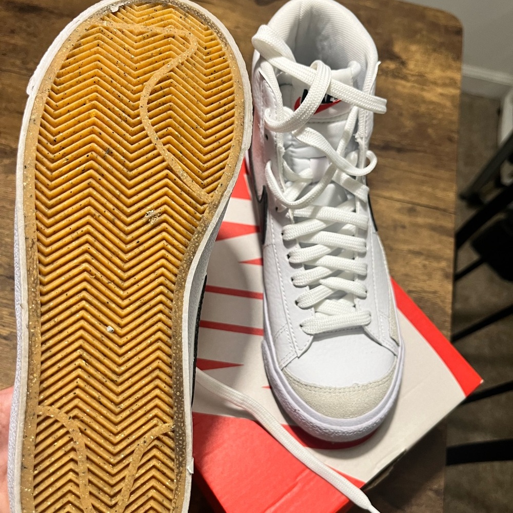 Women’s Nike blazers (like-new) - Picture 4 of 6